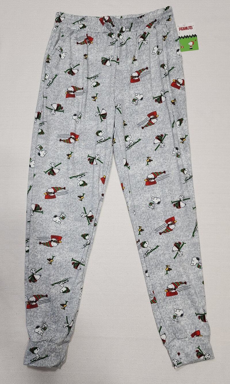 Snoopy skiing pajamas women's medium NWT